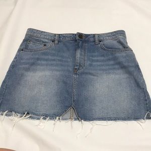 BDG Urban Outfitters Faded Denim Raw Hem Skirt With Whiskering Women Size Large